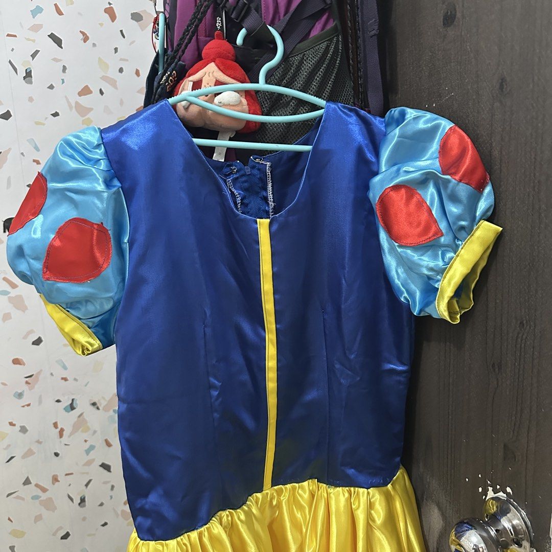 Snow White Princess Costume with Red Cape (Category: Traditional & Ethnic wear) located in Kawit. Submitted by wevibevintage (Listing ID 1466604534, Image 3). Description: Pwede nyo patahi to fit your size High end fabric po. Not cheap like costume Pwede din sa halloween.