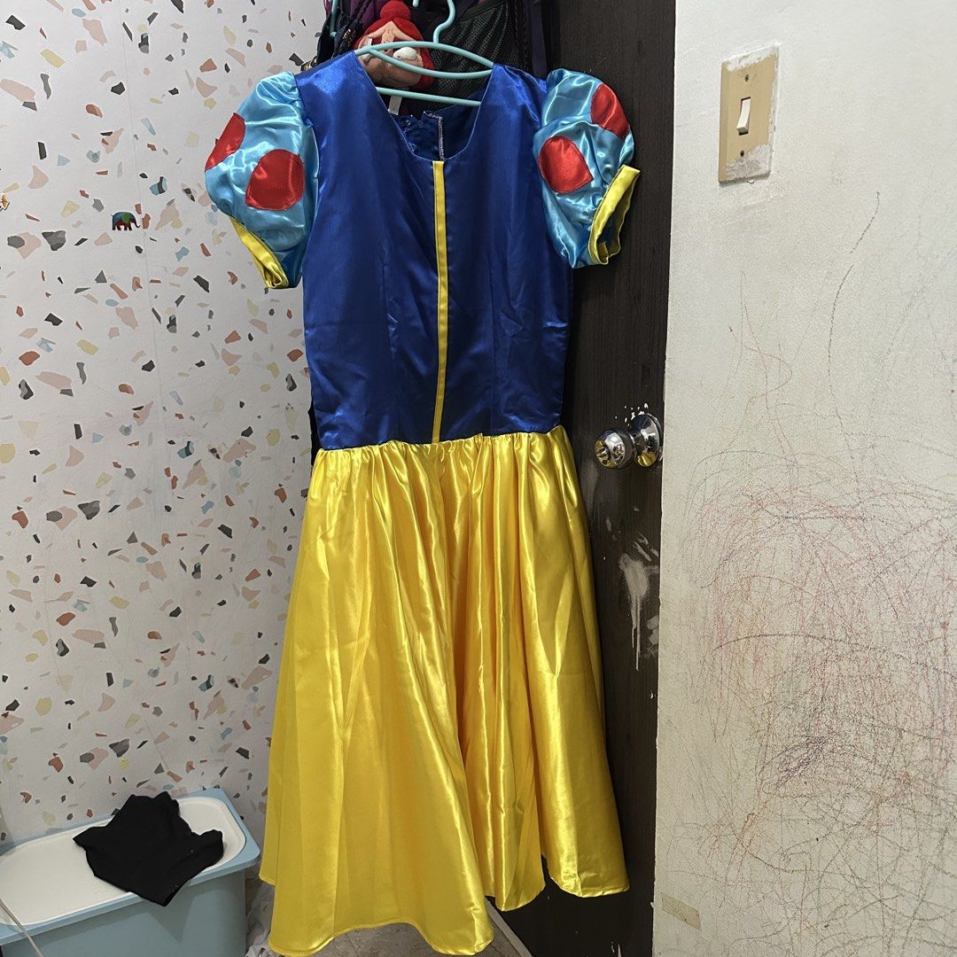 Snow White Princess Costume with Red Cape (Category: Traditional & Ethnic wear) located in Kawit. Submitted by wevibevintage (Listing ID 1466604534, Image 2). Description: Pwede nyo patahi to fit your size High end fabric po. Not cheap like costume Pwede din sa halloween.