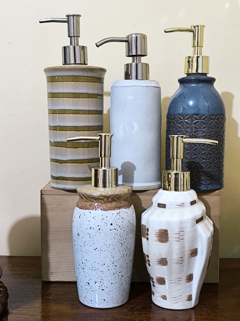 Soap Dispenser (Category: Bathroom & Kitchen Fixtures) located in Pangil. Submitted by kopee_matcha (Listing ID 1466643568, Image 2). Description: Price : 280 each No dip tube included Comment: Mine/ M CLAIMING RULES • Strictly 2-day reservation only. Payment must be completed within 48 hours, otherwise the order will be forfeited and offered to the next miner. • No deleting/editing of "MINE" comments. •3+ items: Large pouch or box packaging only