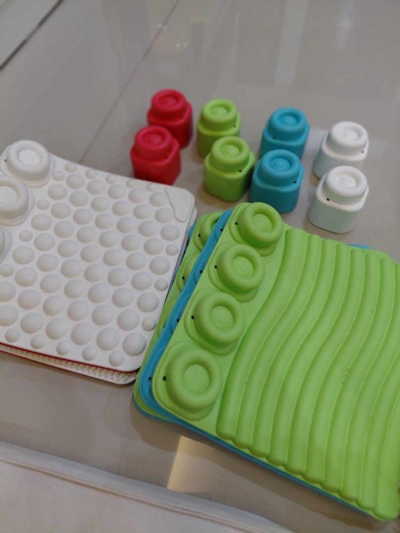 Soft Clemmy Touch Crawl and Play Sensory Mat (Category: Infant Playtime) located in Marikina City. Submitted by vanssm (Listing ID 1466574946, Image 2). Description: - Washable, non-toxic, safe for biting or stepping on, and built to encourage crawling, tactile perception, and motor coordination - Designed for babies and toddlers aged 6 to 36 months Original from U.S.