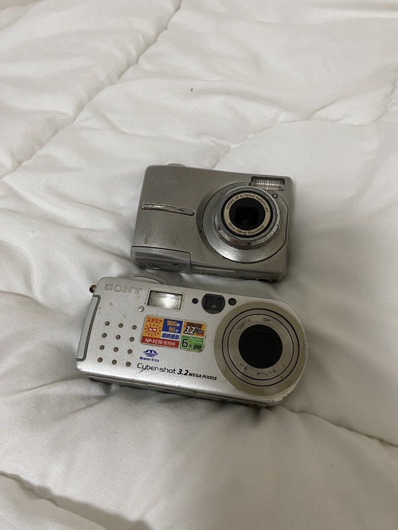 UNTESTED Sony Cyber-shot and Kodak Digital Cameras Bundle (Category: Cameras) located in Manila. Submitted by eileenmaye67636 (Listing ID 1466704940, Image 2). Description: untested cams hindi ko na naasikaso and natambak nalang 500 dalawa shipping: j&t and lalamove.