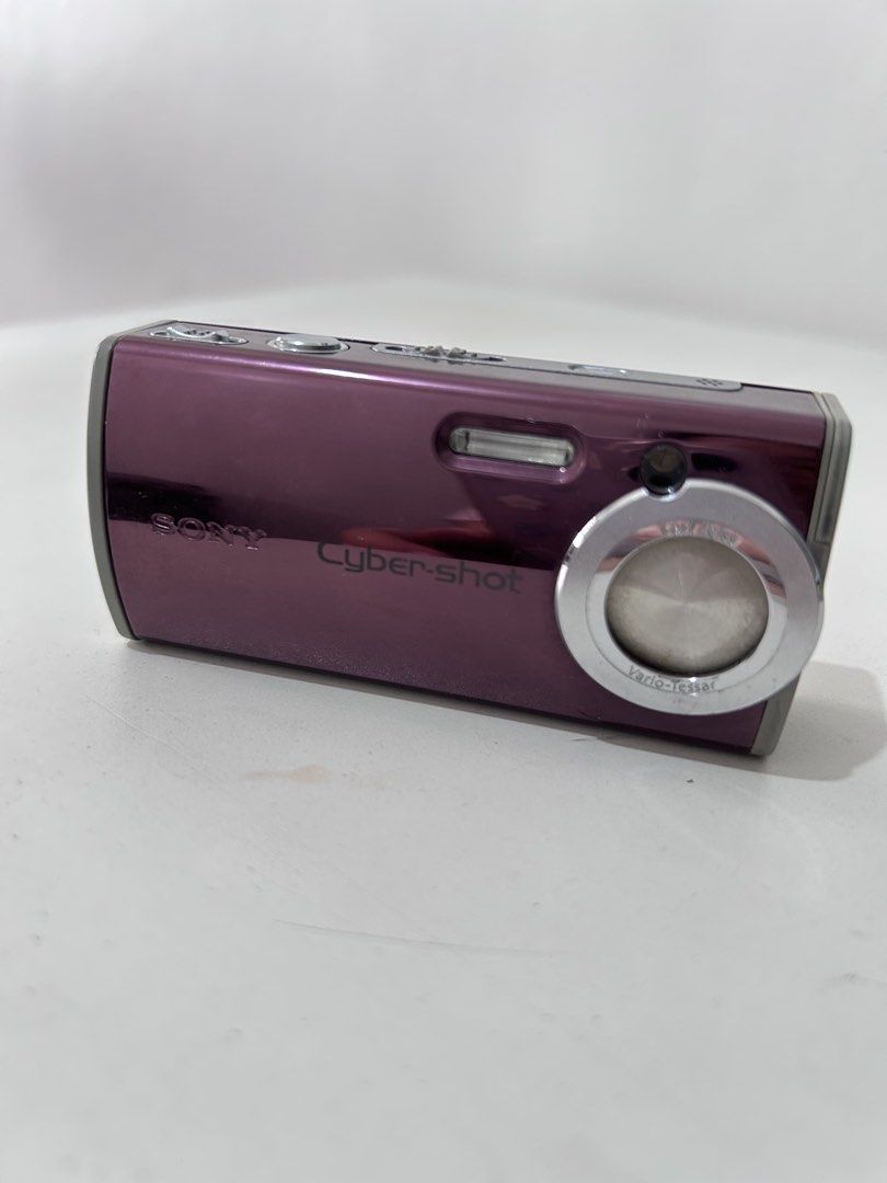 Sony Cyber-shot DSC-L1 Compact Digital Camera (Category: Cameras) located in Cainta. Submitted by mimidiva (Listing ID 1466703689, Image 2). Description: Sony Cyber-shot DSC-L1 Compact Digital Camera Color: wine red / maroon finish Resolution: 4.1 Megapixels Inclusion: power adapter and cables ****RFS: defective/faulty unit sold “as-is” for parts or memorabilia/collection Cainta Location.