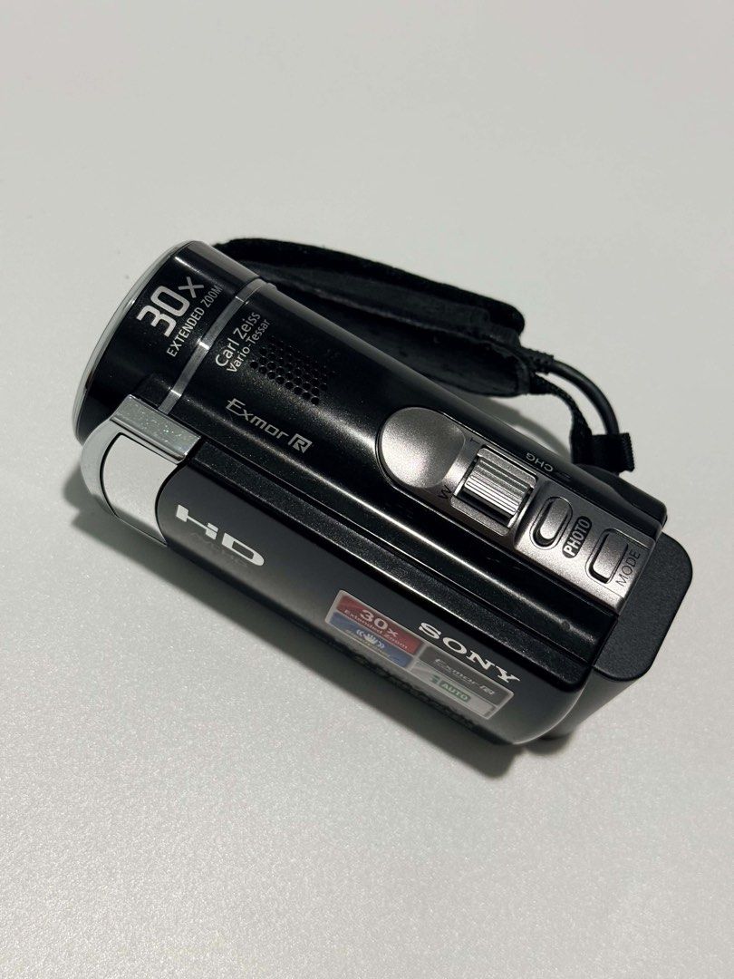 SONY HANDYCAM HDR-CX190 CAMCORDER (Category: Cameras) located in San Juan, La Union. Submitted by bornunderground.ph (Listing ID 1466721987, Image 3). Description: 📹 FOR SALE SONY HANDYCAM HDR-CX190 CAMCORDER ₱15,000 Plus Shipping Fee ✨ LIKE NEW / PRISTINE CONDITION • No cosmetic or functional issues • Fully tested & ready to use • Lightweight & compact • Rare to find in this condition 🎥 FEATURES • Full HD 1080p recording • 25× Optical Zoom / 3