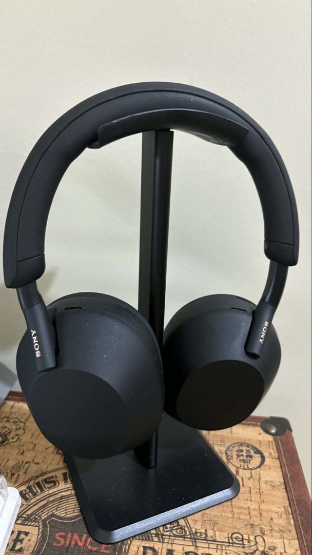 Sony WH-1000XM5 (Category: Headphones & Headsets) located in Manila. Submitted by ddadangszz22506 (Listing ID 1466652421, Image 2). Description: Used Sony WH-1000XM5 - makinis and no issues, pwede sa maselan -price is negotiable Includes: - Headphones - Case* - Charger RFS: mas prefer yung airpods Available for meetups around Manila and Pasig PRICE NEGO.