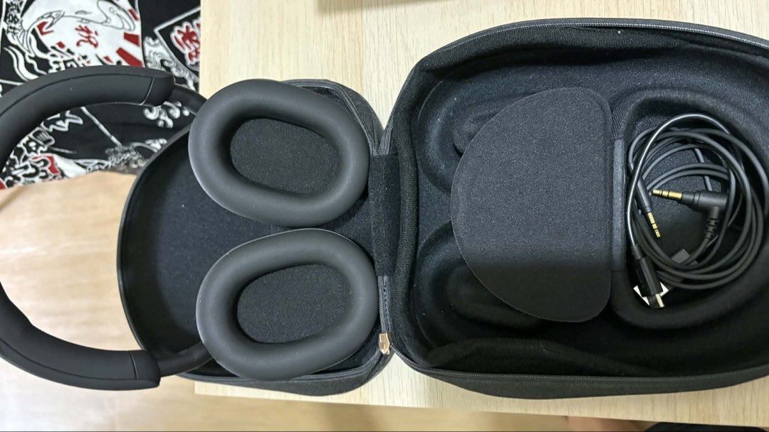 Sony WH-1000XM5 (Category: Headphones & Headsets) located in Manila. Submitted by ddadangszz22506 (Listing ID 1466652421, Image 3). Description: Used Sony WH-1000XM5 - makinis and no issues, pwede sa maselan -price is negotiable Includes: - Headphones - Case* - Charger RFS: mas prefer yung airpods Available for meetups around Manila and Pasig PRICE NEGO.