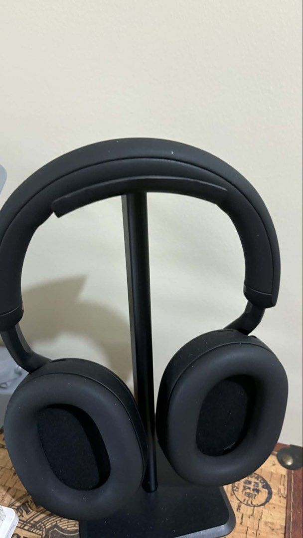 Sony WH-1000XM5 (Category: Headphones & Headsets) located in Manila. Submitted by ddadangszz22506 (Listing ID 1466652421, Image 1). Description: Used Sony WH-1000XM5 - makinis and no issues, pwede sa maselan -price is negotiable Includes: - Headphones - Case* - Charger RFS: mas prefer yung airpods Available for meetups around Manila and Pasig PRICE NEGO.