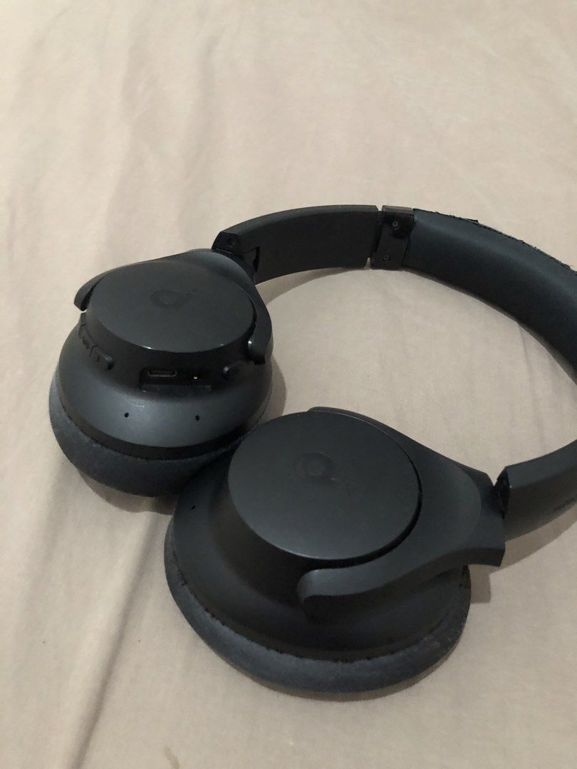 Soundcore Q20i Wireless (Category: Headphones & Headsets) located in Manila. Submitted by jshmnl (Listing ID 1466615504, Image 3). Description: - Model: Soundcore Q20i Wireless Headphones (Black) - Features: Active Noise Cancellation (ANC) and Bluetooth connectivity - Condition: Fully functional, perfect for commutes or WFH setup - Flaws: Visible peeling and flaking on the faux leather parts due to regular usage. Worn out foam but still functiona