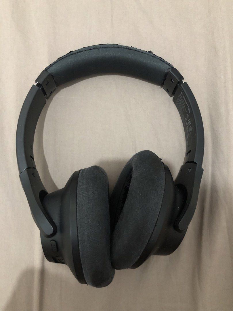 Soundcore Q20i Wireless (Category: Headphones & Headsets) located in Manila. Submitted by jshmnl (Listing ID 1466615504, Image 2). Description: - Model: Soundcore Q20i Wireless Headphones (Black) - Features: Active Noise Cancellation (ANC) and Bluetooth connectivity - Condition: Fully functional, perfect for commutes or WFH setup - Flaws: Visible peeling and flaking on the faux leather parts due to regular usage. Worn out foam but still functiona