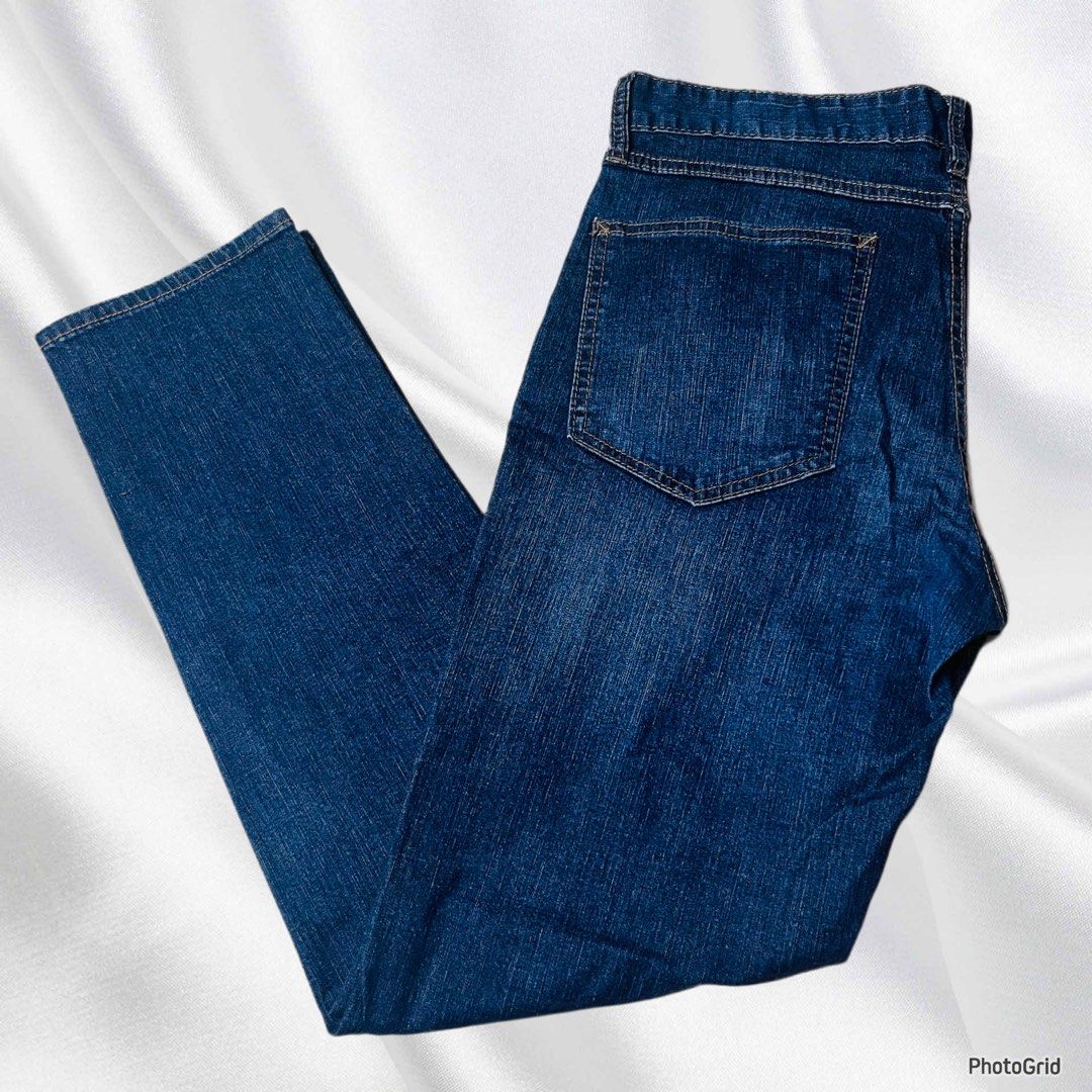 SPAO Blue Denim Jeans (Category: Jeans) located in Manila. Submitted by bengirlclothing (Listing ID 1466625628, Image 3). Description: - Brand: SPAO -SIZE: 31-32 inches -LENGTH: 38 inches - Color: Dark blue with medium wash and subtle fading - Fit: Classic straight fit - Details: Contrast stitching, button fly, standard five-pocket setup .