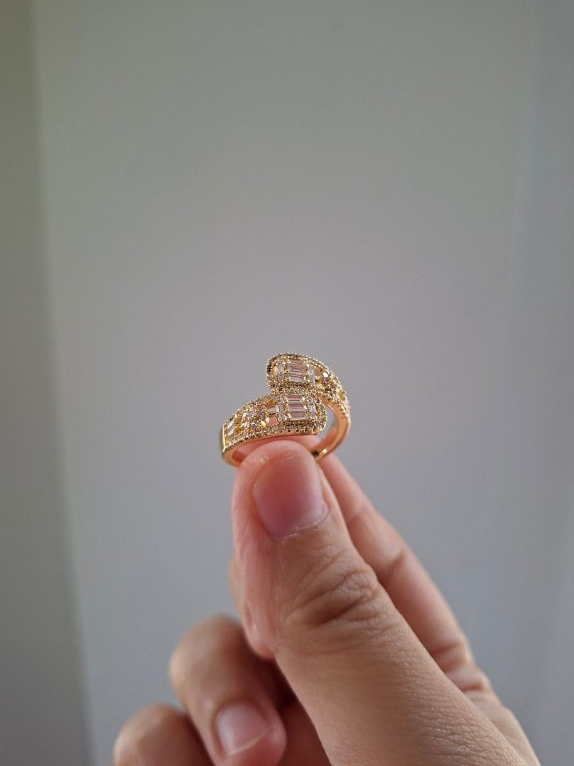Sparkly Gold Wrap Around Zirconia Adjustable Ring (Category: Rings) located in Dasmarinas. Submitted by danabrie22 (Listing ID 1466655319, Image 3). Description: adjustable size 5 - 9 very well-made, excellent crafstmanship 10/10 condition brand new stainless steel & colored cubic zirconia stones made in Hongkong.