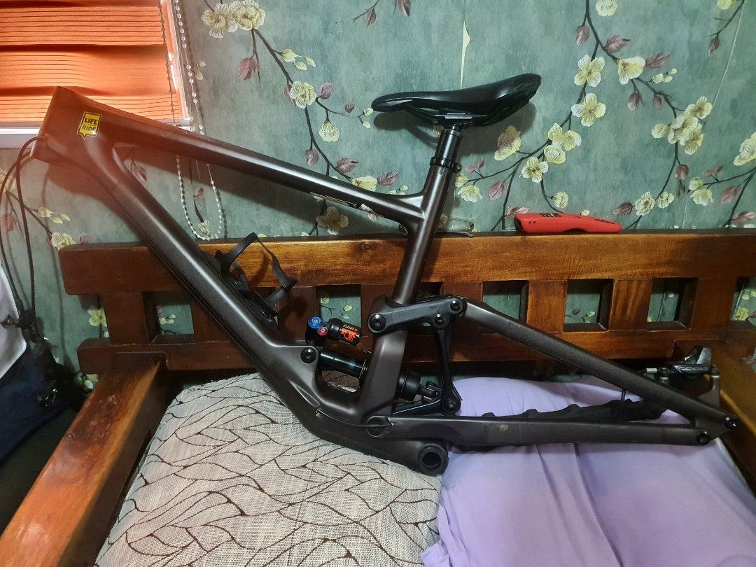 Specialized enduro (Category: Bicycles) located in Quezon City. Submitted by angeladustin72 (Listing ID 1460106197, Image 2). Description: specialized enduro carbon s5 29er boost 12x148 tapered fox x2 rearshocks lifetime warranty under spcecialized philippines orig price 260k frame only for sale. free - headset and seatclamp loc..qc west ave.