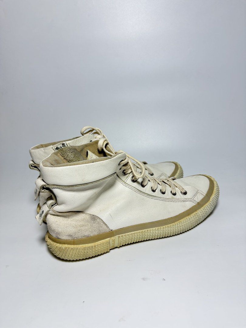 SPINGLE MOVE high-top leather sneakers (Category: Sneakers) located in Manila. Submitted by mankindarchivesv2 (Listing ID 1466631006, Image 3). Description: SPINGLE MOVE high-top leather sneakers featuring a side-zipper closure and a distinctive textured rubber sole. Size: L Fit to US 10 Men’s Great condition / normal sign of used Made in japan / Japanese Brand 1000 php CourierJNT Lalamove G cash mode of payment Pm me if interested.