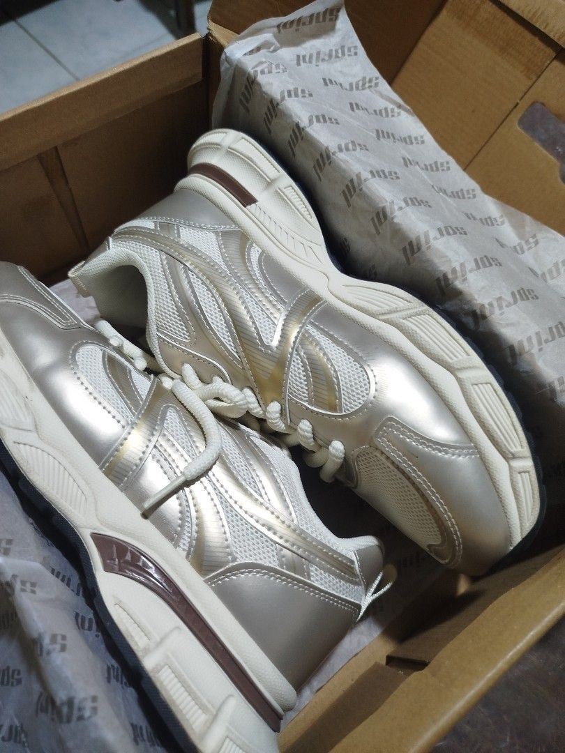 Sprint shoes (mens) (Category: Casual Shoes) located in Manila. Submitted by eianaa.a (Listing ID 1466564462, Image 1). Description: RFS: wrong sized bought. supposedly for a girl but too big. and barely used Condition: used 2-3 times only and still has the box. Loc: Cebu city mop: cash on delivery, gcash. pay as you buy. (will send and need proof of authenticity to avoid scam) mod: maxim, moveit, jnt (pay your own df).