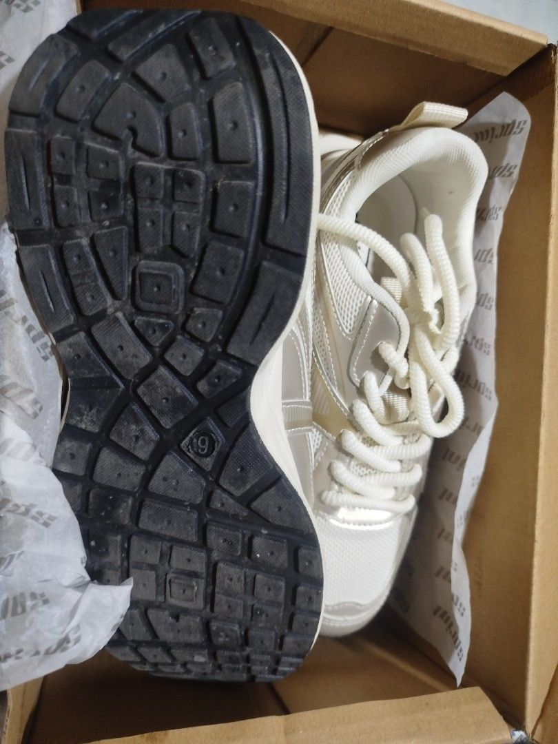 Sprint shoes (mens) (Category: Casual Shoes) located in Manila. Submitted by eianaa.a (Listing ID 1466564462, Image 3). Description: RFS: wrong sized bought. supposedly for a girl but too big. and barely used Condition: used 2-3 times only and still has the box. Loc: Cebu city mop: cash on delivery, gcash. pay as you buy. (will send and need proof of authenticity to avoid scam) mod: maxim, moveit, jnt (pay your own df).