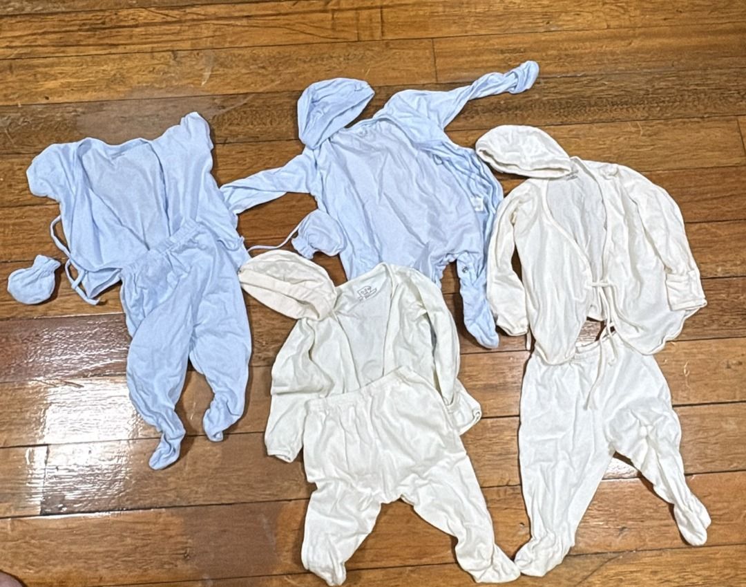 St. Patrick Baby Clothes Bundle (0-3 months) (Category: Babies & Kids Fashion) located in San Juan City. Submitted by urgirlcreates (Listing ID 1466731736, Image 1). Description: - Complete newborn clothing bundle in gentle light blue and white - Made from 100% soft cotton, safe and gentle on baby skin - Easy to wash and maintain for busy parents - Includes long sleeve tops, footed pants, matching hats, and mittens - Essential basic wardrobe piec