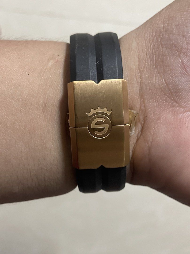 Steinhart Ocean One Pink Gold Ceramic (Category: Men's Watches) located in Quezon City. Submitted by quick_charles (Listing ID 1466575902, Image 3). Description: Watch only hindi mahanap box.
