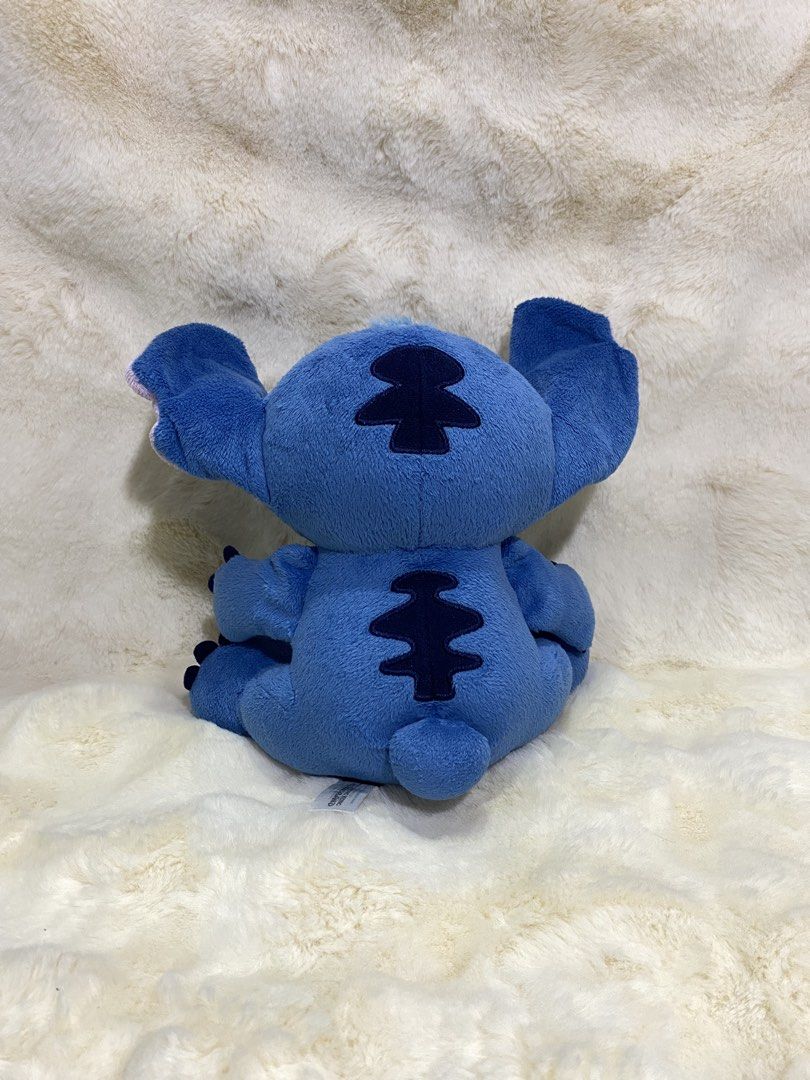 Stitch plush with Hongkong Disneyland patch (Category: Plushies & Soft Toys) located in Kalibo. Submitted by ollie_stuffshop (Listing ID 1466726119, Image 2). Description: 25cm x 25cm Before you send your inquiries: ❗️Last Price is already posted ❗️Manage your expectations, WYSIWYG ❗️May need washing ❗️Dropoff is every Wednesday & Sunday.