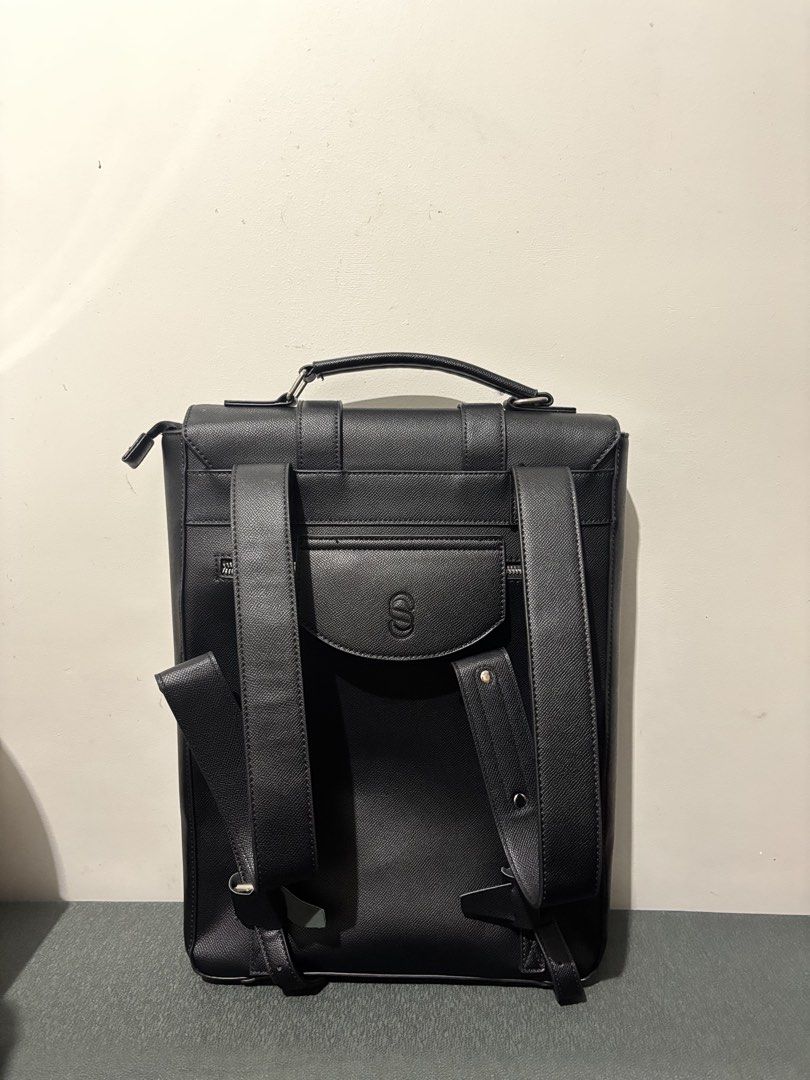 Straightforward | DVL ALTO (Category: Backpacks) located in Makati City. Submitted by justinejay (Listing ID 1466704891, Image 2). Description: Straightforward | DVL ALTO in black Original Price: ₱3,200 Rfs: Impulsive buy, can’t fit all my work stuff Condition is good as new, only used once..