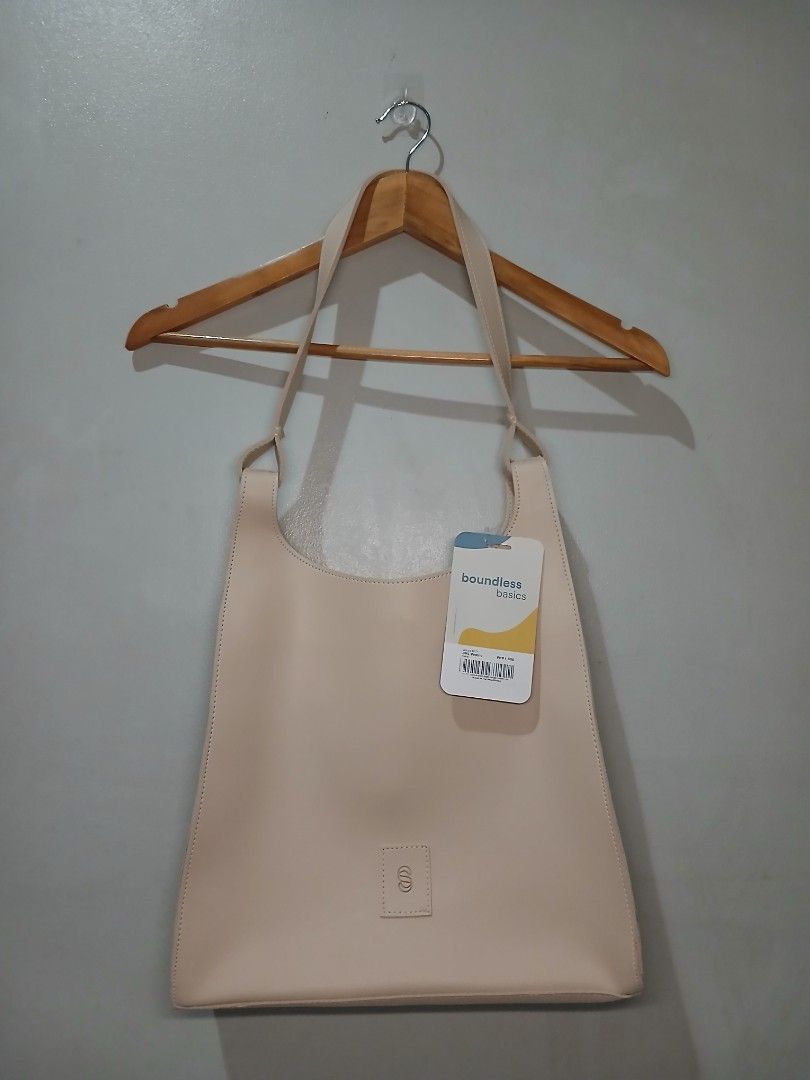 Straightforward DVL Cream Tote Bag (Category: Tote Bags) located in Pasig City. Submitted by carmelaelizalde (Listing ID 1466750267, Image 1). Description: .