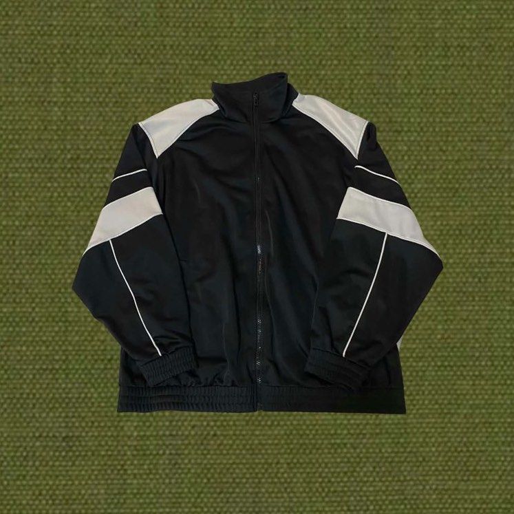 Streetwear Oversized Black Tracksuit Jacket (Category: Coats, Jackets and Outerwear) located in Manila. Submitted by sugarcane888 (Listing ID 1466707680, Image 1). Description: ⭐️ H&M - Retro Oversized Black Tracksuit Jacket 📌 Fits S - M 📌 High Neck Zip Up 📌 In good condition.