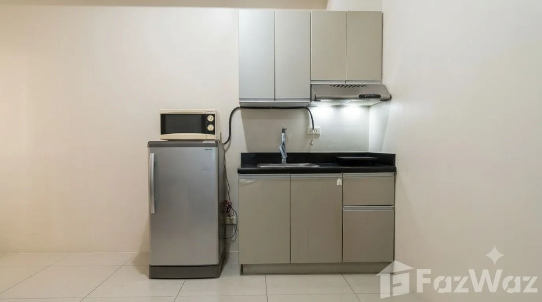 Studio Condo for rent at The Beacon (Category: Apartments & Condos) located in Makati City. Submitted by propertyproph (Listing ID 1466602006, Image 2). Description: 🏙️ The Beacon Makati – Fully Furnished Studio for Rent 📍 San Lorenzo, Makati City ✨ Fully furnished studio in a prime Makati location, offering comfortable city living just minutes from Greenbelt and major lifestyle destinations. 📐 25 sqm 🛏️ Studio 🛁 1 Bathroom 🛋️ Fully Furnish