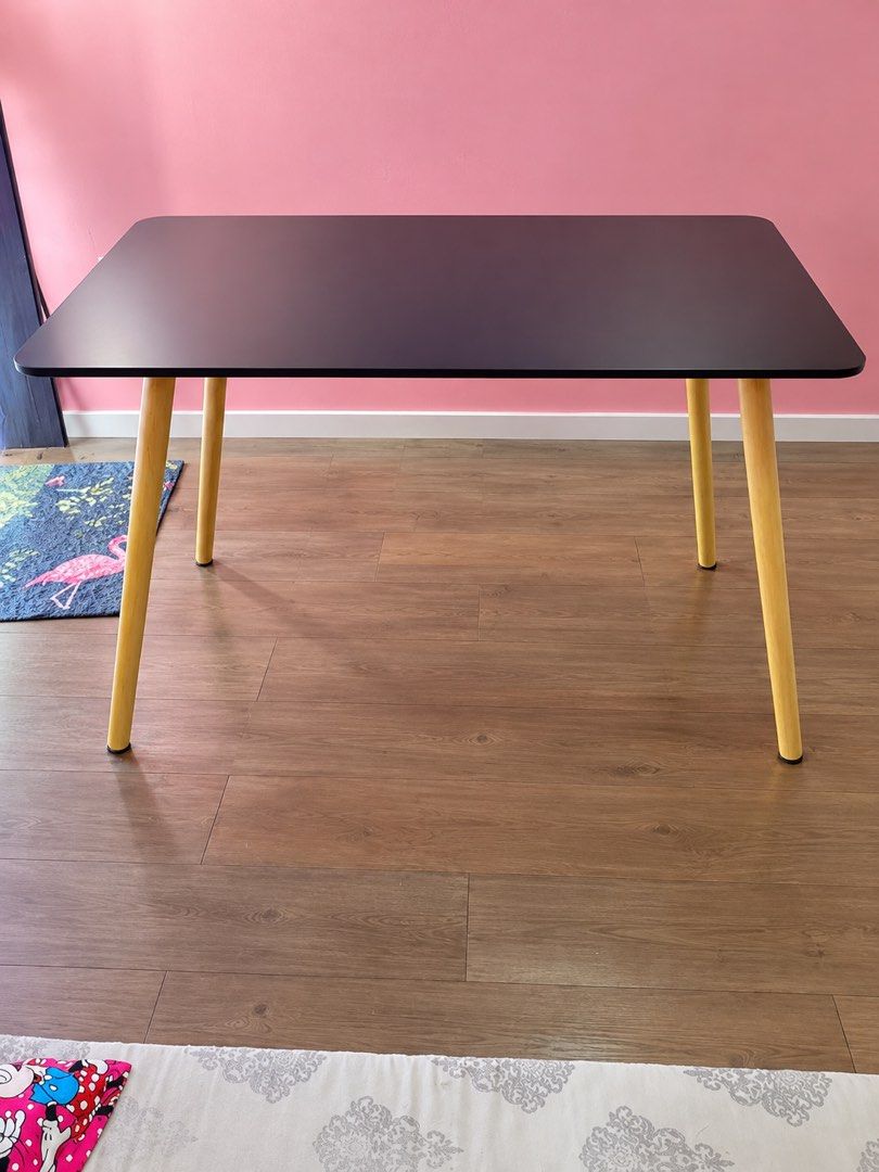 Study table (Category: Tables & Sets) located in Kuala Lumpur. Submitted by maya_r11 (Listing ID 1466715816, Image 1). Description: .