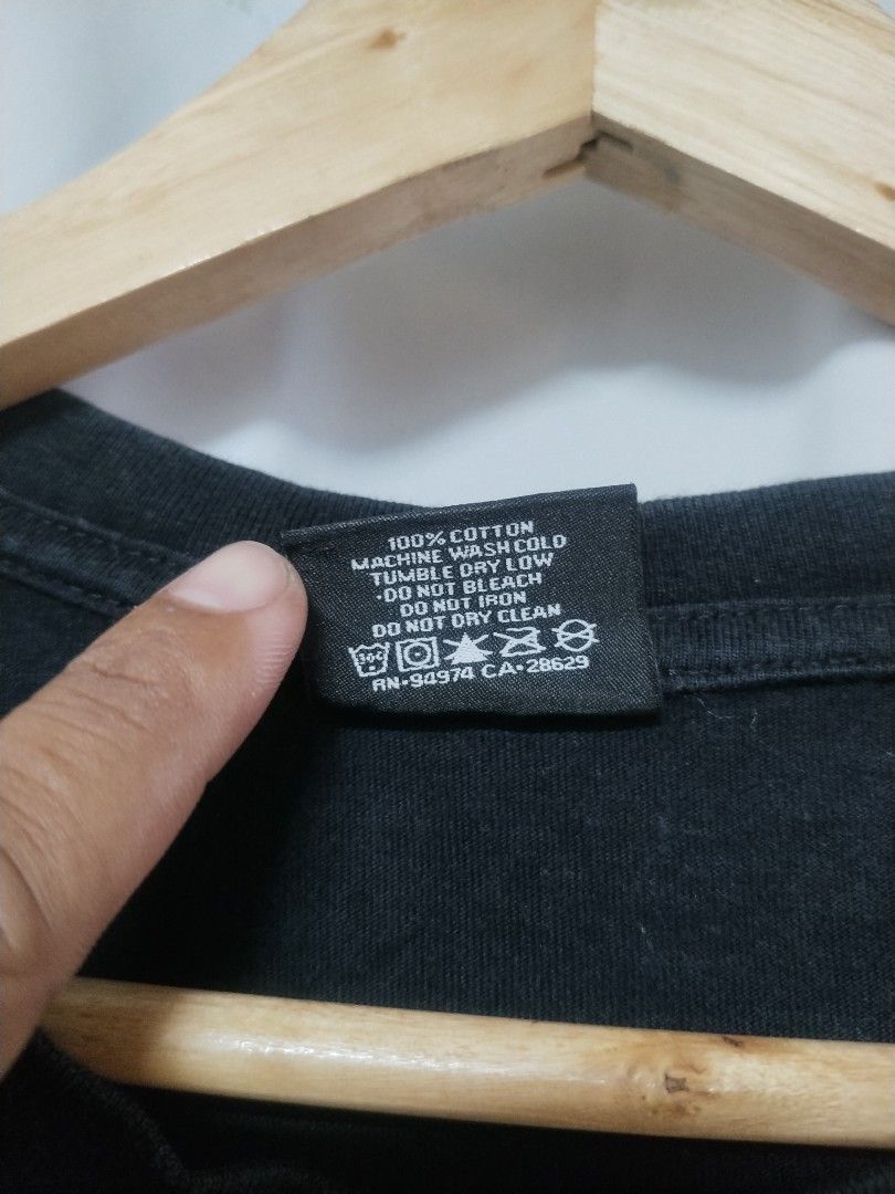 STUSSY (Category: Activewear) located in Manila. Submitted by liljhayvillanueva (Listing ID 1466717089, Image 3). Description: STUSSY SIZE M COLORATE 9/10 ISSUE CRACK PRINT.