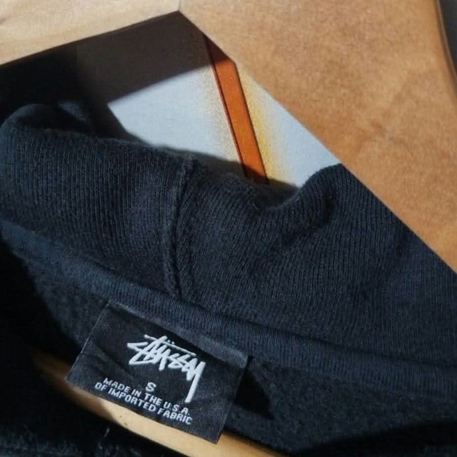 STUSSY STOCK PAINT PULLOVER HOODIE (Category: Hoodies) located in Veruela. Submitted by ivytalibo62410 (Listing ID 1466679187, Image 3). Description: STUSSY STOCK PAINT PULLOVER HOODIE Small on tag, Can fit din po sa medium 20.x 27 Excellent condition 9.3/ 10 cr No issue 1250 + Shipping fee 🚘 LOC. AGUSAN DEL SUR.