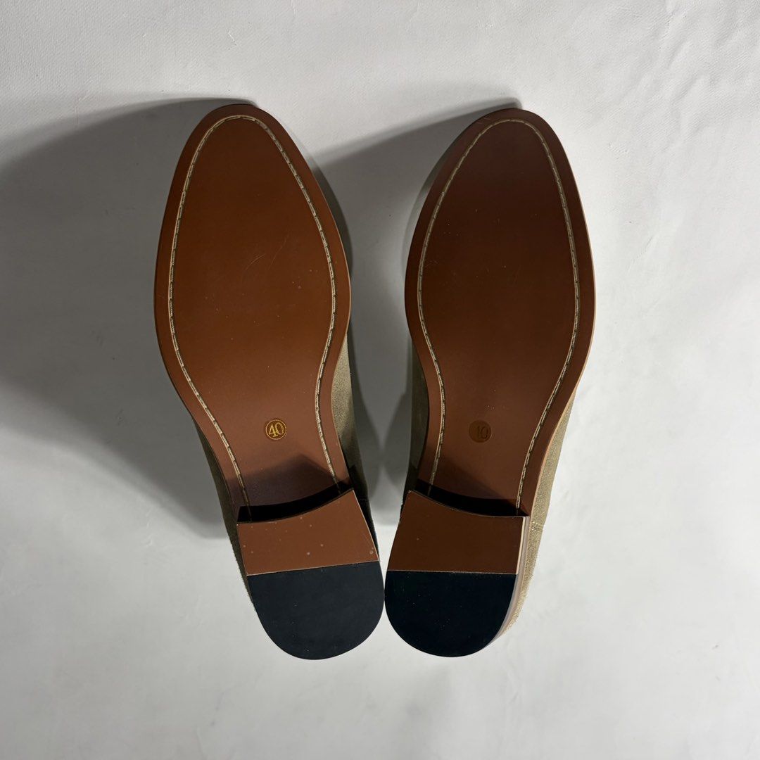 Suede chelsea boots (Category: Boots) located in Baguio. Submitted by suffering (Listing ID 1466745792, Image 2). Description: Baguio location .