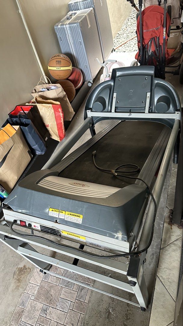 Sunny Treadmill with Manual Incline (Category: Cardio & Fitness Machines) located in Manila. Submitted by xx.daniella (Listing ID 1466770703, Image 3). Description: Still working very well. Aside sa signs of usage from the photos and a bit of cleaning, this is working very well pa. I didn't use this as much kasi tamad ako magworkout. .