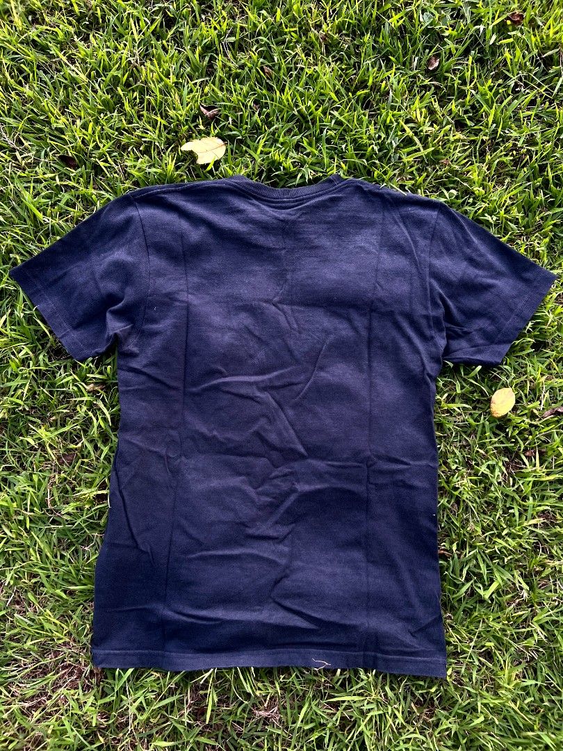 Supreme x Sade (Category: Activewear) located in General Mariano Alvarez. Submitted by trifcloset (Listing ID 1466665724, Image 3). Description: Supreme x Sade Size Medium Navy Blue 9/10 Condition flaws : Minimal Fading and Cracks.