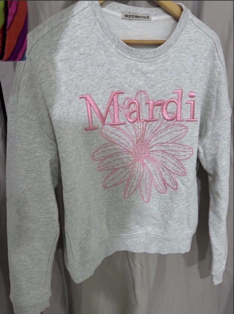 Sweater mardi (Category: Coats, Jackets and Outerwear) located in Quezon City. Submitted by prelovedsaleitems (Listing ID 1466634110, Image 1). Description: .