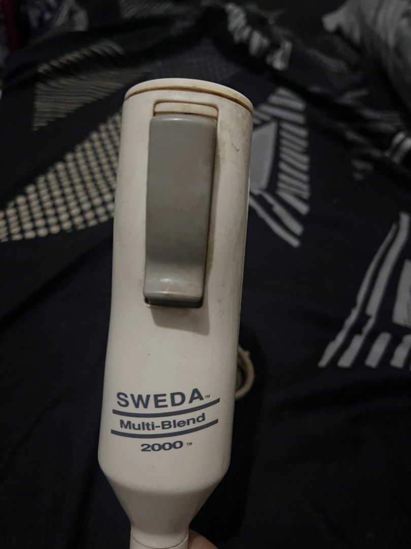 Sweda Multi-Blend 2000 Immersion Hand Blender (Category: Juicers, Blenders & Grinders) located in Paranaque City. Submitted by ekkostarfall.12902 (Listing ID 1466768082, Image 1). Description: - Brand/Model: Sweda Multi-Blend 2000 Immersion Hand Blender - Color: White with grey power button - Power specs: 120VAC, 60Hz, 100W max - Features: Stainless steel blade with protective guard and built-in power cord - Condition: Pre-loved with some yellowi