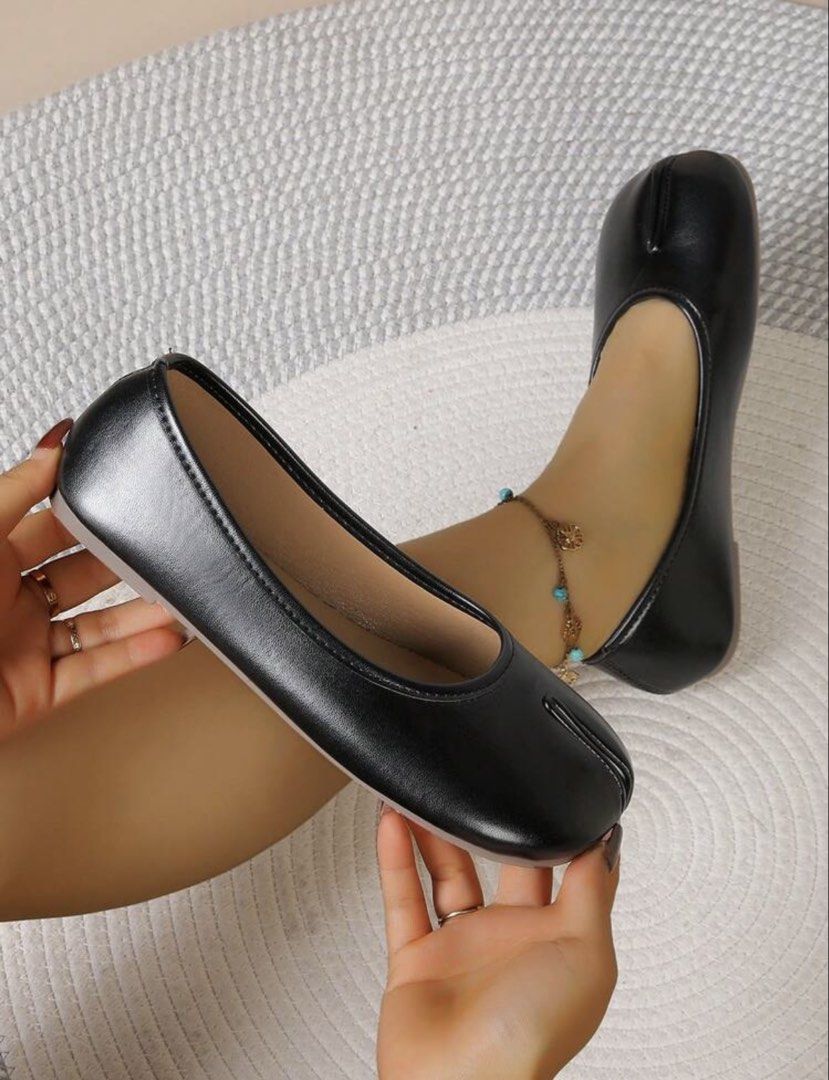 Tabi shoes (Category: Flats & Sandals) located in Mariveles. Submitted by itskaths98 (Listing ID 1466647273, Image 1). Description: Freebie for whoever buys my one of my listed item! 22.5cm.