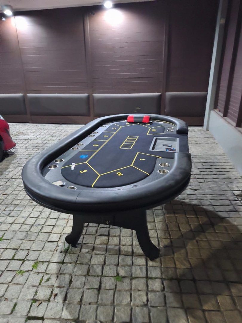 Table pool (Category: Tables & Sets) located in Kuala Lumpur. Submitted by gentlehawk.702a32 (Listing ID 1466678325, Image 1). Description: Used table but still good to use.