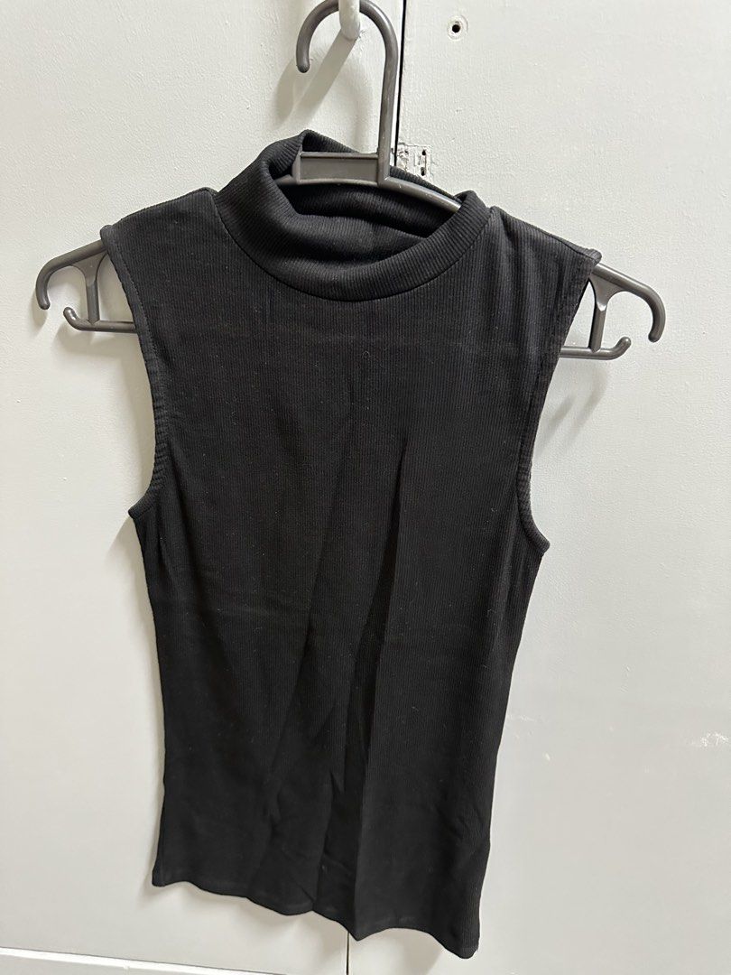 Terranova Black Turtle Neck Sleeveless Top (Category: Sleeveless) located in Hermosa. Submitted by alxgtz (Listing ID 1466719725, Image 1). Description: Used once Comfy material.
