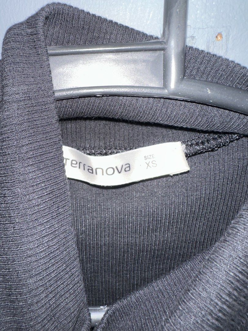 Terranova Black Turtle Neck Sleeveless Top (Category: Sleeveless) located in Hermosa. Submitted by alxgtz (Listing ID 1466719725, Image 2). Description: Used once Comfy material.