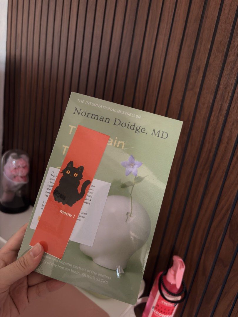 The Brain That Changes Itself by Norman Doidge (Category: Storybooks) located in Paete. Submitted by she.vn_ (Listing ID 1466720718, Image 1). Description: Title: The Brain That Changes Itself by Norman Doidge Condition: 100% brand new sealed and unread.