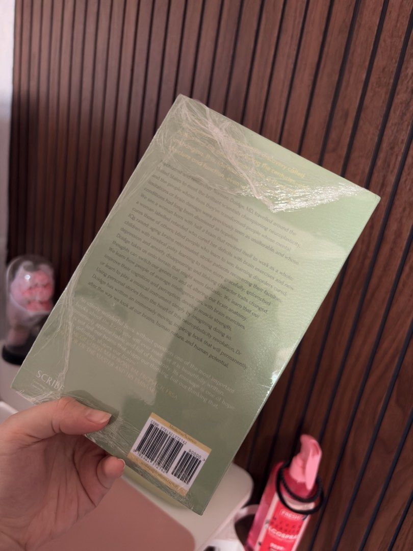 The Brain That Changes Itself by Norman Doidge (Category: Storybooks) located in Paete. Submitted by she.vn_ (Listing ID 1466720718, Image 2). Description: Title: The Brain That Changes Itself by Norman Doidge Condition: 100% brand new sealed and unread.