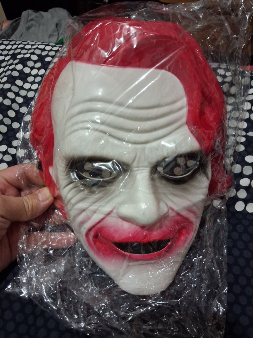 The joker mask (Category: Character Goods) located in Taguig. Submitted by hoots_ (Listing ID 1466652379, Image 1). Description: .