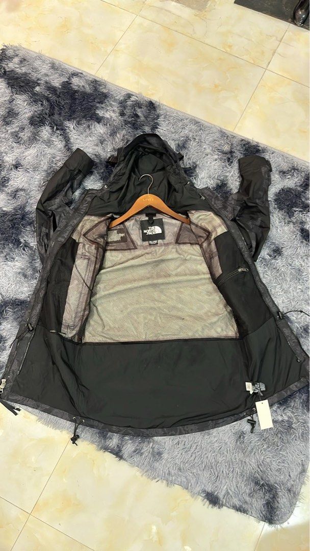 The north face (Category: Coats, Jackets and Outerwear) located in Manila. Submitted by cjcuevas_05 (Listing ID 1466649316, Image 2). Description: 📍Tanza Cavite Dimension: 21x28 Good condition GCASH ONLY, can ship thru JnT/orange check out.