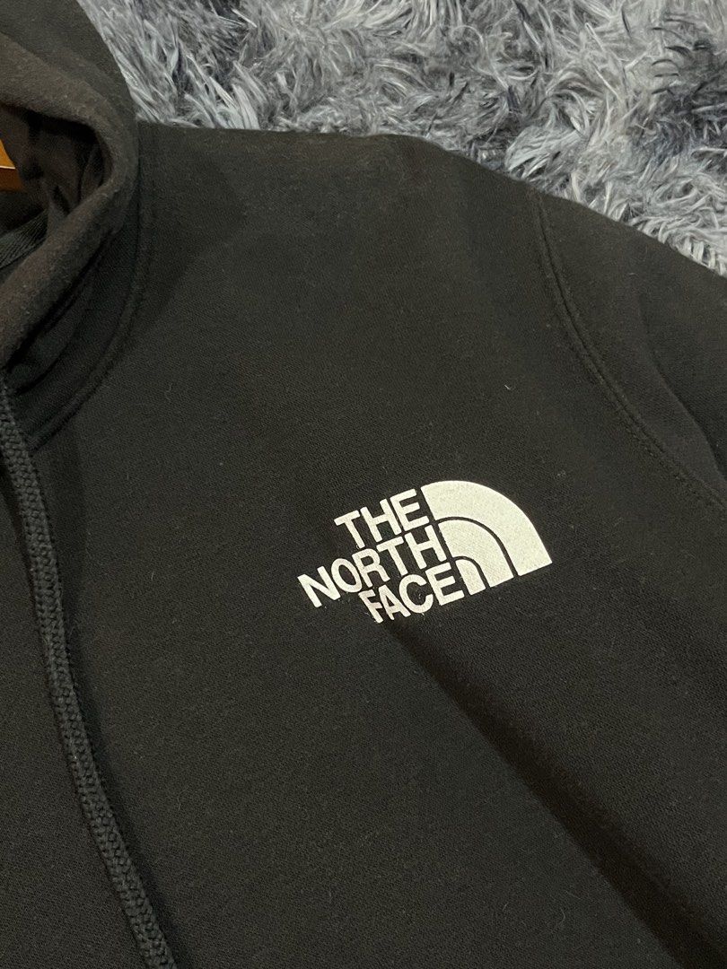 The north face (Category: Coats, Jackets and Outerwear) located in Manila. Submitted by cjcuevas_05 (Listing ID 1466690927, Image 2). Description: 📍Tanza Cavite Dimension: 24x28 GCASH ONLY, can ship thru JnT/orange check ouf.