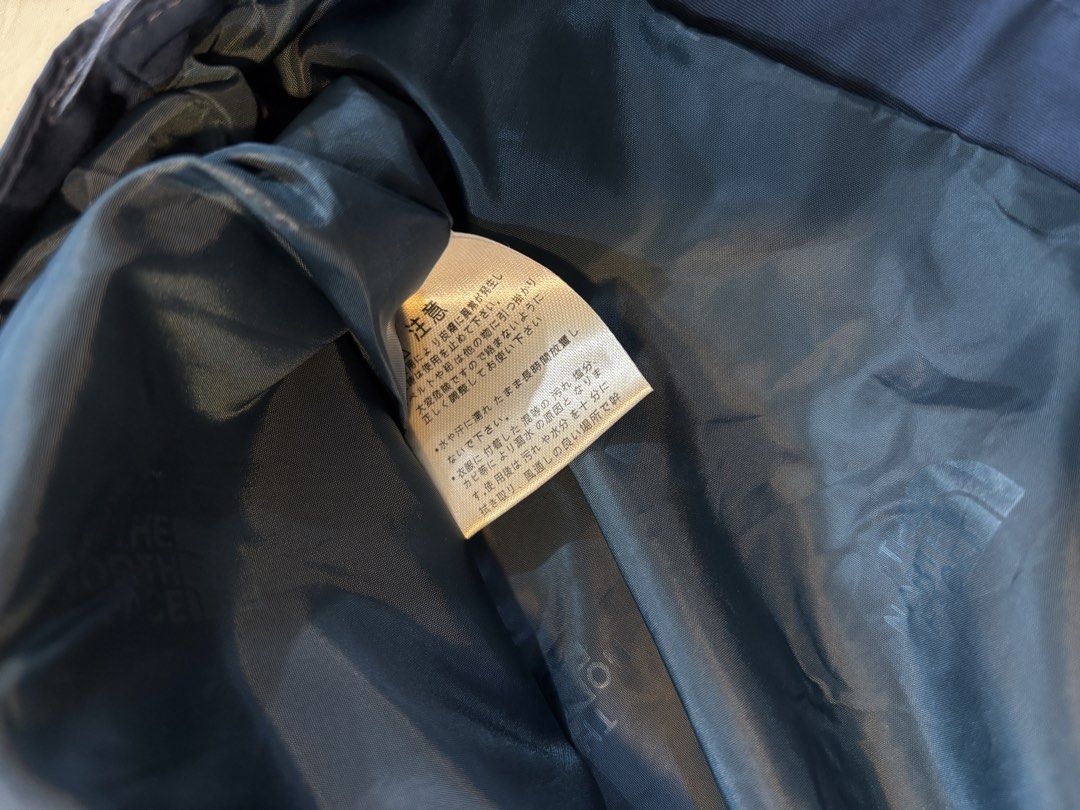 The North Face (Category: Coats, Jackets and Outerwear) located in Cavite. Submitted by staythrifted.23 (Listing ID 1466723350, Image 3). Description: Medium on 🏷️ Dimes : Length 25.5 Width 21 Like new Color rate 9.8/10 Issue : ❌ Loc. Cavite We ship nationwide Payment first .