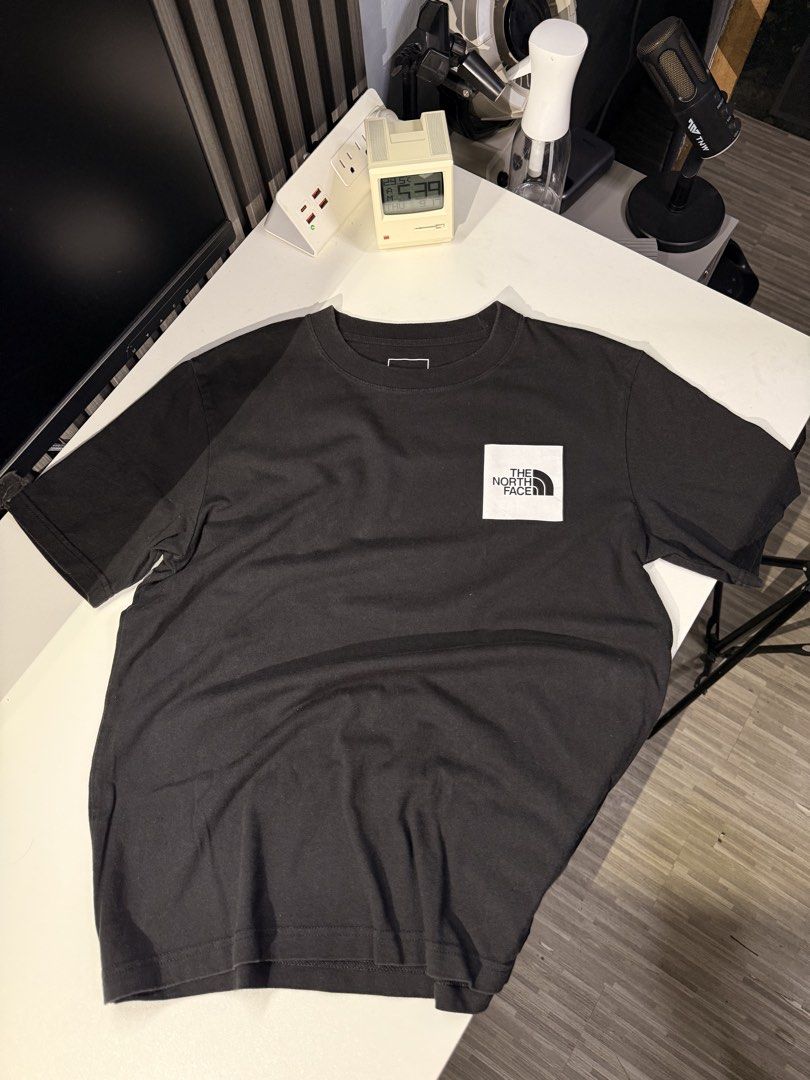 The North Face (Category: Activewear) located in Bulacan. Submitted by jomar_0705 (Listing ID 1466769801, Image 2). Description: The North Face Small on tag W20 L26 As new No issue.