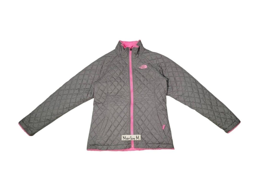 The North Face Reversible Jacket Size Xs to Small (Category: Coats, Jackets and Outerwear) located in Manila. Submitted by marlonmuncada_picker05 (Listing ID 1466683086, Image 1). Description: 📍THE NORTH FACE REVERSIBLE QUILTED / FLEECE JACKET FOR WOMENS BEST FIT XS TO SMALL WOMENS ✅800 + SF ✅PIT TO PIT 17.5 " ✅LENGTH 23 " ✅CUT WASH TAGS ✅PIC MAY VARY DUE TO CAMERA LIGHTS ✅9 /10 COLOR RATE ✅9 /10 CONDITION ❌NO COD / COP VIA LBC ❌ ✅MOD : J&T / LA