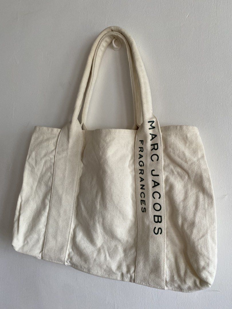 Thick tote bag (Category: Tote Bags) located in Ilagan. Submitted by dontmakemebooyou (Listing ID 1466719436, Image 2). Description: Already washed Ready to use Kasya laptop .