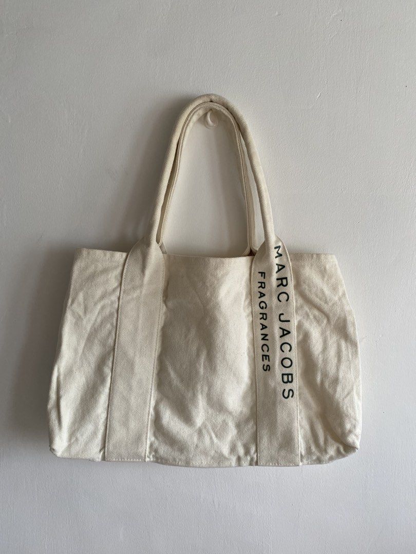Thick tote bag (Category: Tote Bags) located in Ilagan. Submitted by dontmakemebooyou (Listing ID 1466719436, Image 1). Description: Already washed Ready to use Kasya laptop .
