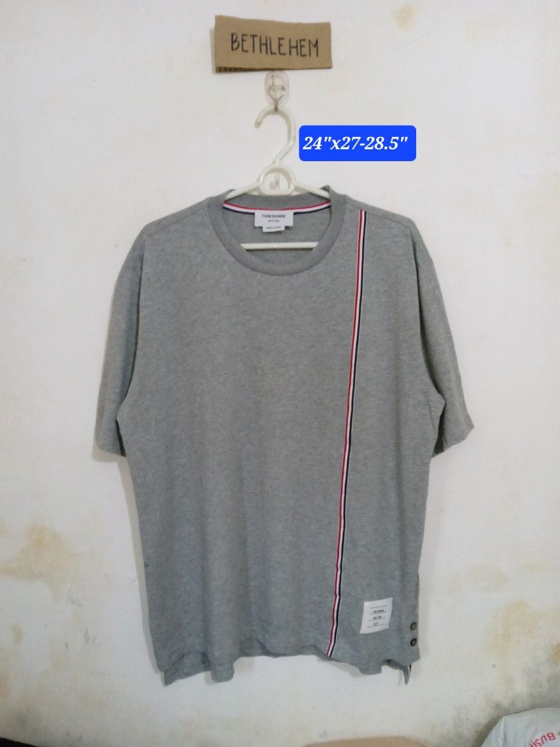 Thom browne tshirt (Category: Tshirts & Polo Shirts ) located in Akbar. Submitted by bethlehema07352 (Listing ID 1466649483, Image 1). Description: .