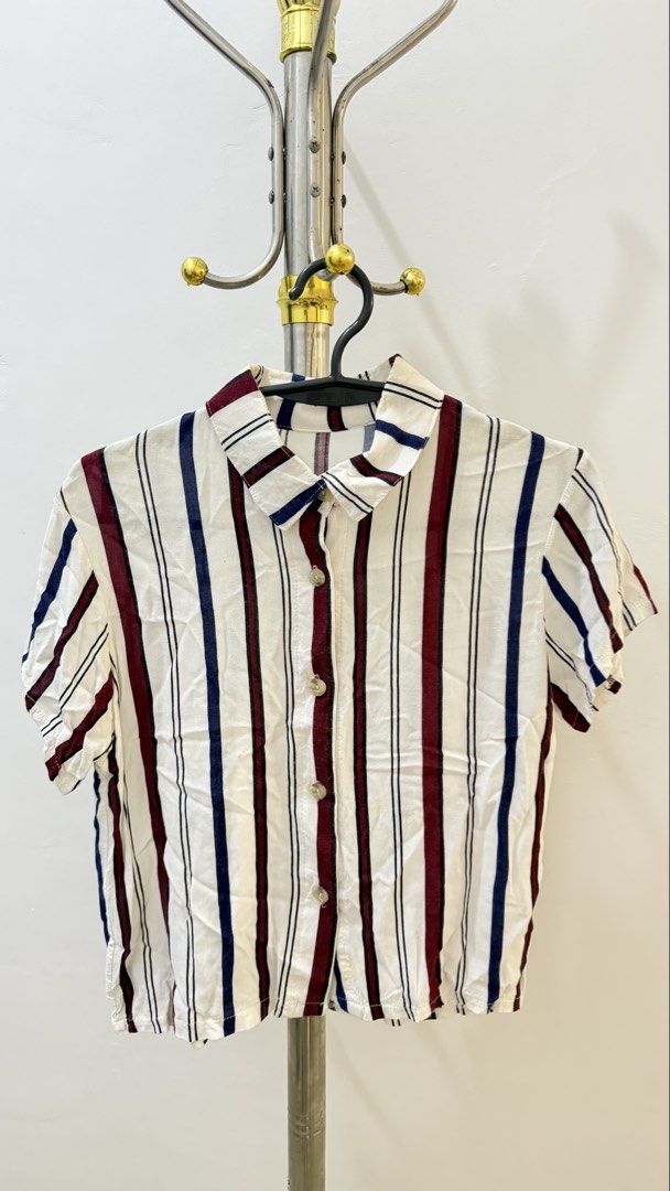Timely Warning Wave Print Short Sleeve Button Up Shirt (Category: Longsleeves) located in Manila. Submitted by laxamanapa81165 (Listing ID 1466570117, Image 3). Description: - Brand: Timely Warning - Size: L - Design: Wavy geometric pattern in light pink and dark grey - Details: Camp collar, front chest pocket, regular short sleeve fit - Condition: Great statement piece for casual wear.