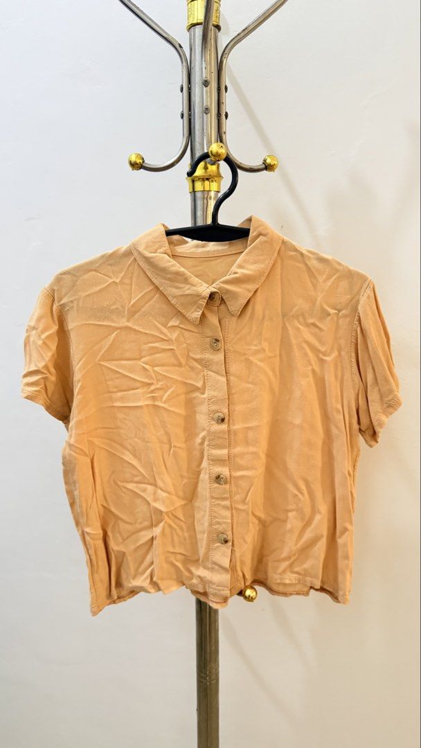 Timely Warning Wave Print Short Sleeve Button Up Shirt (Category: Longsleeves) located in Manila. Submitted by laxamanapa81165 (Listing ID 1466570117, Image 2). Description: - Brand: Timely Warning - Size: L - Design: Wavy geometric pattern in light pink and dark grey - Details: Camp collar, front chest pocket, regular short sleeve fit - Condition: Great statement piece for casual wear.